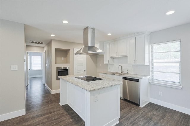 821 Collin Dr, Euless, TX 76039 - kitchen with stainless steel appliances, island range hood, a sink, a kitchen island, and baseboards