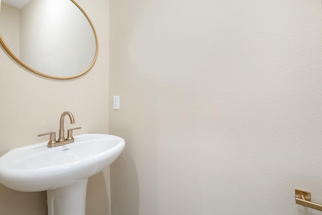 913 Emerling Dr, Mckinney, TX 75069 - bathroom with a sink