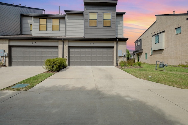 913 Emerling Dr, Mckinney, TX 75069 - multi unit property featuring a garage, driveway, and a front yard