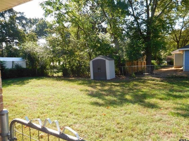 405 Cherry St, Chandler, TX 75758 - view of yard