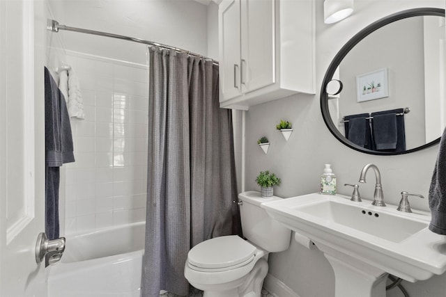 2906 Cottonwood Ln, Colleyville, TX 76034 - bathroom featuring toilet, shower / bath combo with shower curtain, and a sink