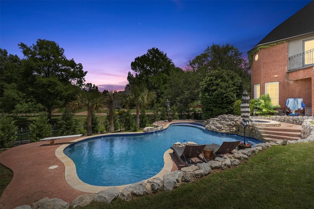 2906 Cottonwood Ln, Colleyville, TX 76034 - outdoor pool featuring an outdoor hot tub