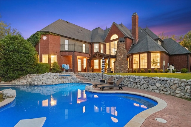 2906 Cottonwood Ln, Colleyville, TX 76034 - pool at dusk featuring an outdoor pool and a patio area