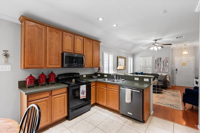 2411 Ravenwood Ct, Mansfield, TX 76063 - kitchen with appliances with stainless steel finishes, a sink, a peninsula, ornamental molding, and lofted ceiling