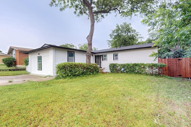 3920 Vanette Ln, Dallas, TX 75216 - view of front facade featuring stucco siding