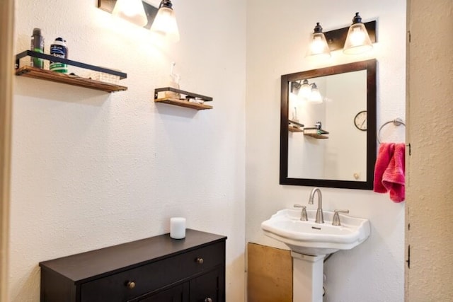 324 Peachtree St, Fairfield, TX 75840 - view of bathroom