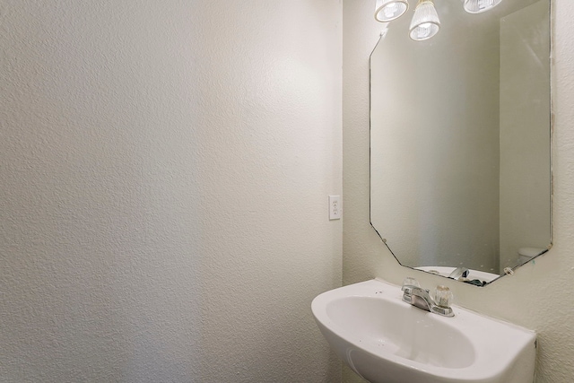 1720 Triumph Trl, Arlington, TX 76002 - bathroom featuring a sink