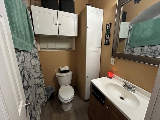 1209 E Tucker St, Fort Worth, TX 76104 - full bath with wood finished floors, toilet, and vanity