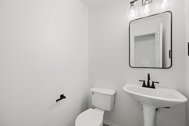7205 Lake Roberts Way, Arlington, TX 76002 - half bath with toilet and a sink