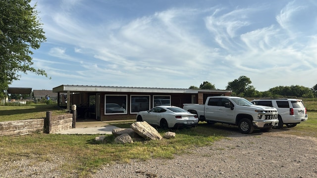 view of front of house with a front lawn