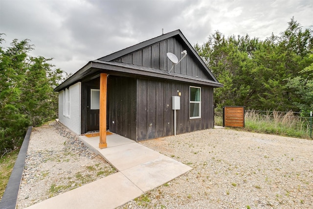 1014 Eagles Ridge Ct, Weatherford, TX 76087 - view of front of home with board and batten siding