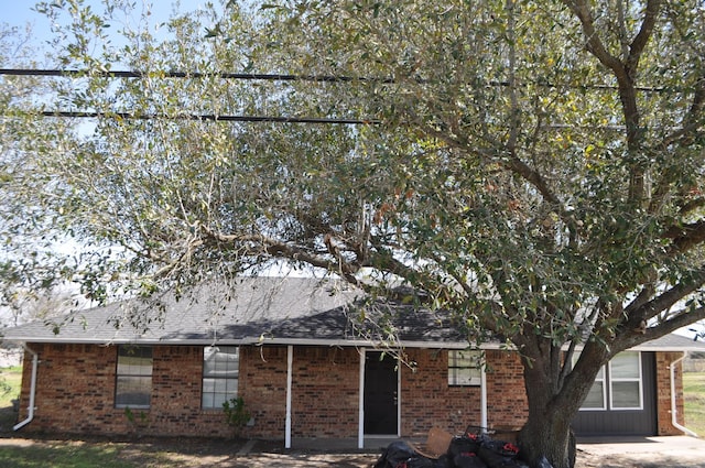 412 Poplar St, Italy, TX 76651 - view of front of property with brick siding and a shingled roof