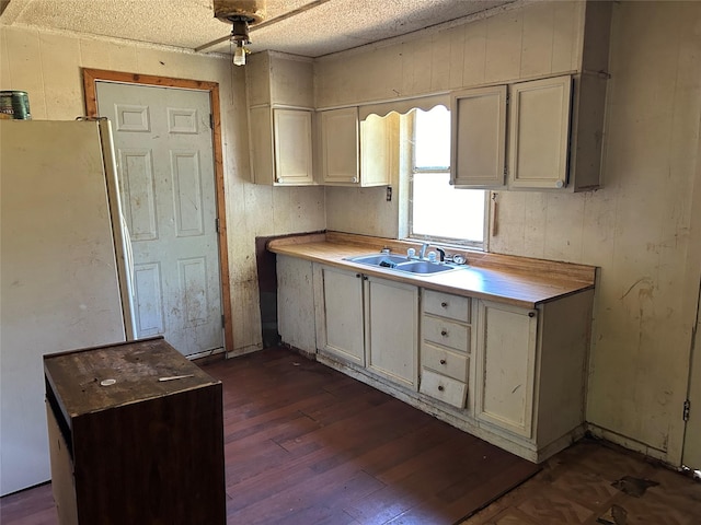 118 County Road 1811, Clifton, TX 76634 - kitchen featuring dark wood-style floors, a sink, light countertops, and freestanding refrigerator
