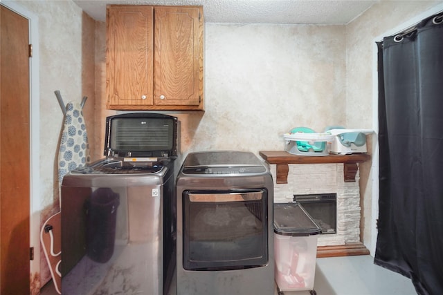 304 Moore St, Jacksboro, TX 76458 - washroom featuring cabinet space, washing machine and dryer, and a textured ceiling