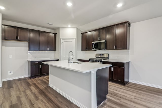 968 Linden Ct, Lavon, TX 75166 - kitchen featuring stainless steel appliances, a sink, dark brown cabinets, baseboards, and dark wood-style floors