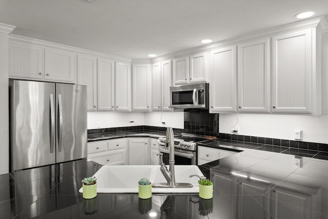 200 Oakview Cir, Mexia, TX 76667 - kitchen with appliances with stainless steel finishes, white cabinets, recessed lighting, a sink, and dark countertops