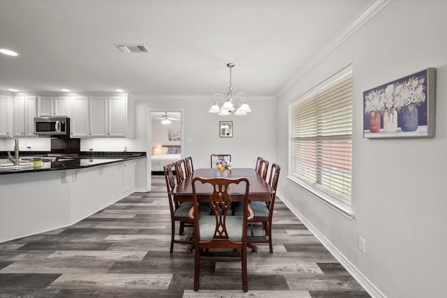 200 Oakview Cir, Mexia, TX 76667 - dining room with dark wood-style flooring, a chandelier, crown molding, baseboards, and recessed lighting