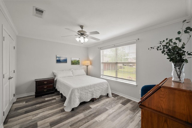 200 Oakview Cir, Mexia, TX 76667 - bedroom featuring wood finished floors, baseboards, ornamental molding, and a ceiling fan