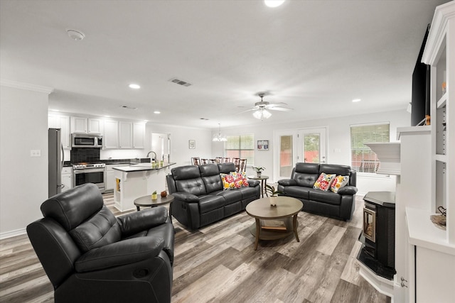 200 Oakview Cir, Mexia, TX 76667 - living area featuring a ceiling fan, light wood-type flooring, and recessed lighting