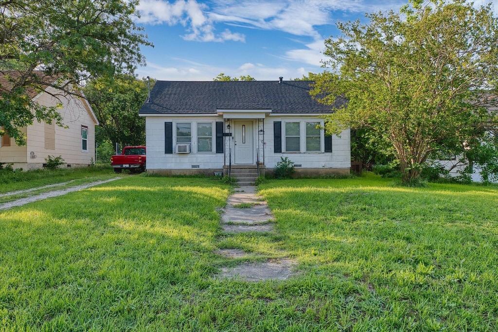 4216 Beverly Dr, Waco, TX 76711 - view of front of home with a front lawn, roof with shingles, and crawl space