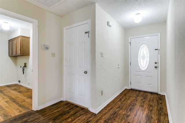 905 Wildwood Cir, Grapevine, TX 76051 - entryway featuring dark wood-style floors, a textured ceiling, and baseboards