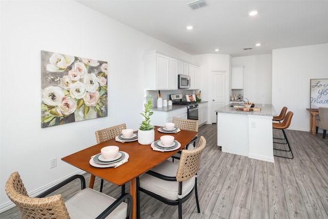 5836 Priory Dr, Celina, TX 76227 - dining area featuring light wood-style floors, recessed lighting, and baseboards