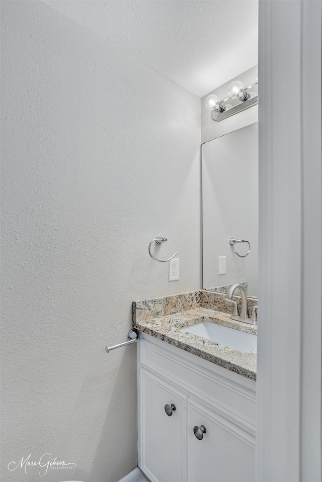 156 Charles Ave, Shreveport, LA 71105 - bathroom with vanity