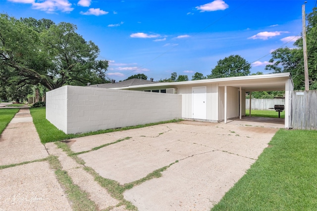 156 Charles Ave, Shreveport, LA 71105 - garage featuring driveway and an attached carport
