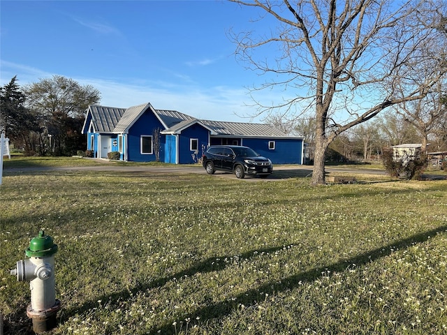 1004 Church St, Sulphur Springs, TX 75482 - ranch-style home featuring metal roof and a front lawn