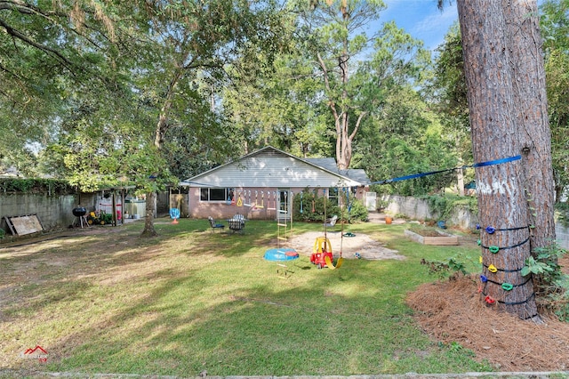 6237 Dillingham Ave, Shreveport, LA 71106 - view of yard featuring a vegetable garden