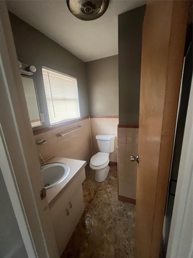 101 Oakland Dr, Lacy Lakeview, TX 76705 - bathroom featuring tile walls, a wainscoted wall, toilet, and vanity