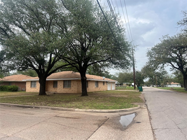 101 Oakland Dr, Lacy Lakeview, TX 76705 - view of front of home with a garage, driveway, and a front yard