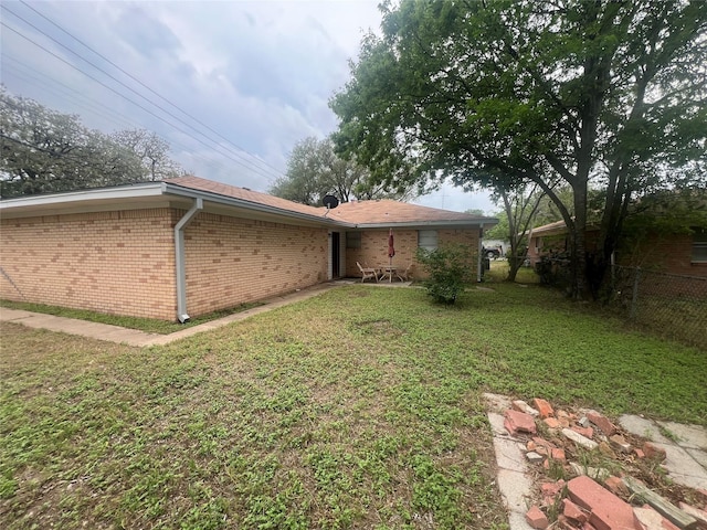 101 Oakland Dr, Lacy Lakeview, TX 76705 - view of side of property featuring brick siding