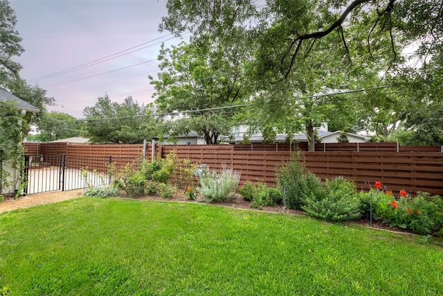 5624 Melshire Dr, Dallas, TX 75230 - view of yard