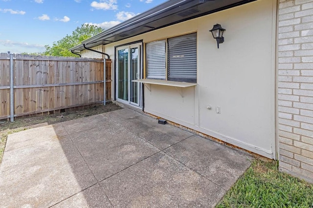 2031 Kings Rd, Carrollton, TX 75007 - view of patio / terrace