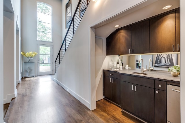 4678 Christopher Pl, Dallas, TX 75204 - indoor wet bar featuring healthy amount of natural light, dark wood-style floors, baseboards, and a high ceiling