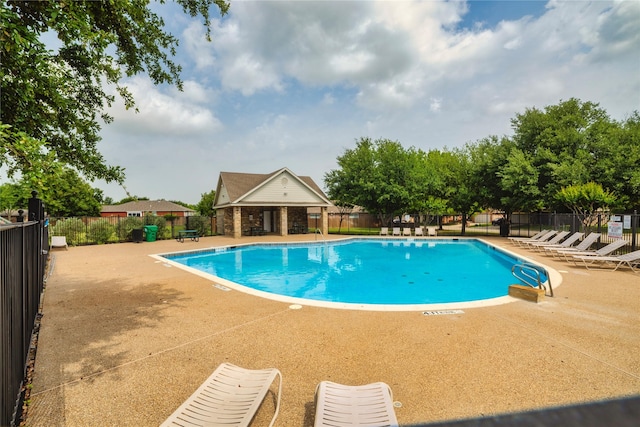 4009 Shiraz Dr, Denton, TX 76226 - community pool with a patio