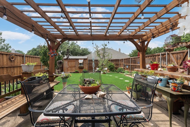 1090 Potter Ave, Rockwall, TX 75087 - fenced backyard with outdoor dining area, an area to practice putting, and a pergola