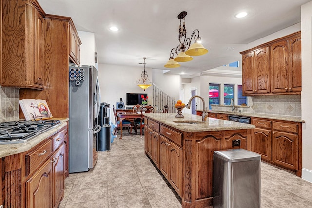 1217 Kent Brown Rd, Garland, TX 75044 - kitchen featuring stainless steel appliances, a sink, backsplash, recessed lighting, and a kitchen island with sink