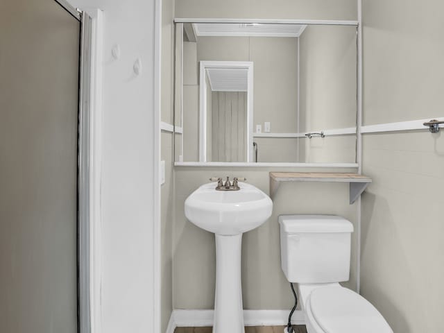 323 W Rentz St, Weatherford, TX 76086 - bathroom featuring toilet