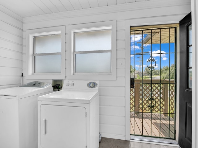 323 W Rentz St, Weatherford, TX 76086 - laundry room with washer and dryer and crown molding
