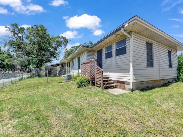 323 W Rentz St, Weatherford, TX 76086 - view of side of home featuring crawl space