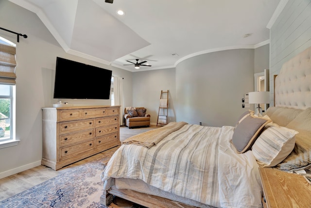 940 Crown Ct, Highland Village, TX 75077 - bedroom with crown molding, light wood-style floors, a ceiling fan, baseboards, and recessed lighting