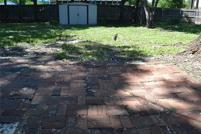 202 Pine St, Arlington, TX 76011 - view of yard with a patio