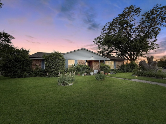 2725 Rustown Dr, Mesquite, TX 75150 - single story home featuring a lawn and brick siding