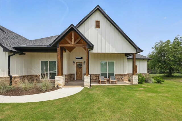 304 Red Roan Rdg, Weatherford, TX 76087 - view of front facade featuring a front yard, a shingled roof, board and batten siding, and a porch