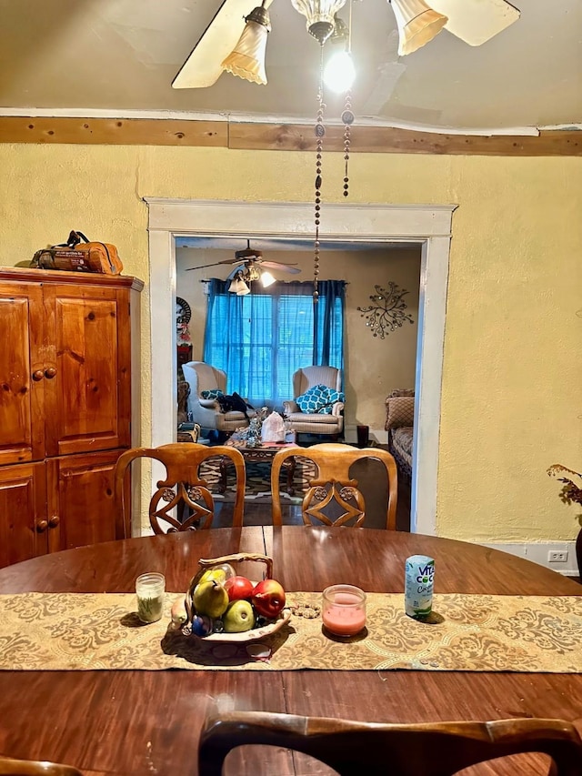 803 S Oak Cliff Blvd, Dallas, TX 75208 - dining area featuring a textured wall