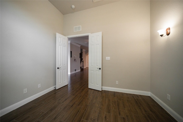 624 Ansley Way, Allen, TX 75013 - unfurnished room featuring baseboards, dark wood-style flooring, a high ceiling, and a smoke detector