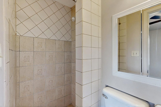102 Mitscher Dr, Dallas, TX 75224 - bathroom featuring toilet