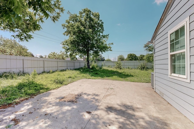 102 Mitscher Dr, Dallas, TX 75224 - fenced backyard with a patio area